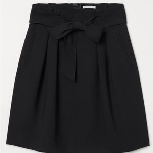 NWT H&M Black Pleated Short Skirt with Tie Belt size 2